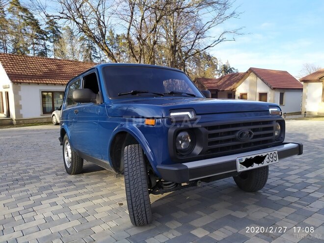 LADA (VAZ) Niva 2015, 10,100 km - 1.7 l - Quba