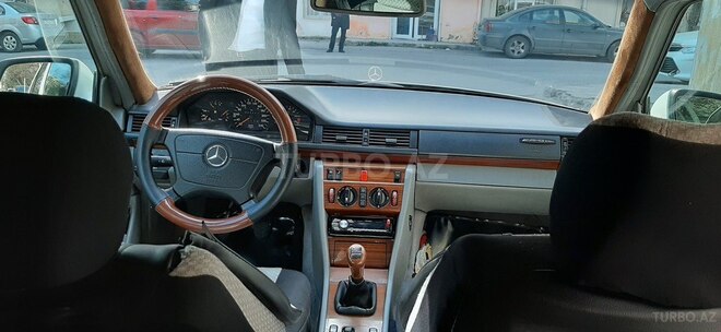 Mercedes E 220 1993, 384,000 km - 2.2 л - Bakı