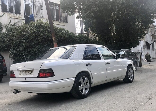 Mercedes E 220 1993, 384,000 km - 2.2 л - Bakı