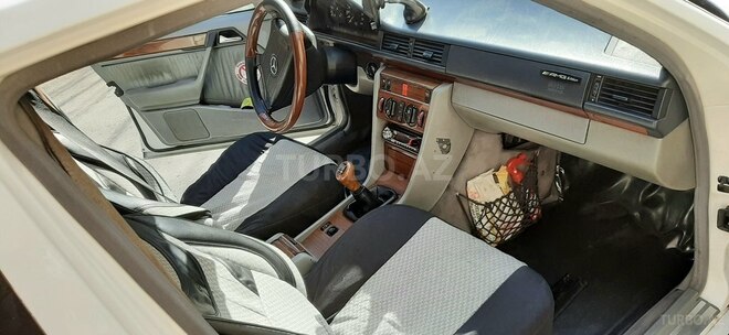 Mercedes E 220 1993, 384,000 km - 2.2 л - Bakı