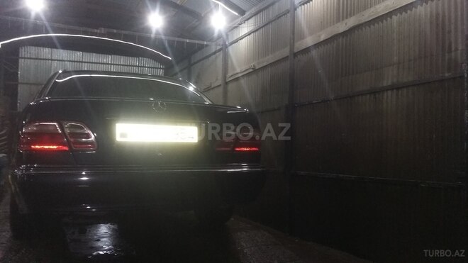 Mercedes E 240 1999, 264,268 km - 0.3 l - Xaçmaz