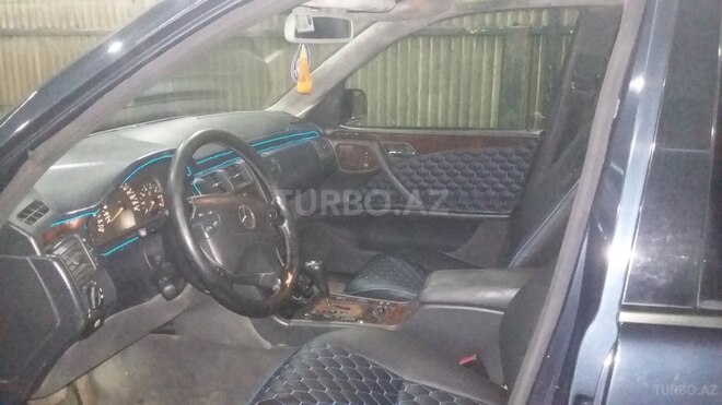 Mercedes E 240 1999, 264,268 km - 0.3 l - Xaçmaz
