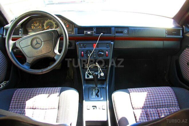 Mercedes E 250 1993, 354,000 km - 2.5 l - Bakı