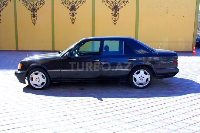 Mercedes E 250 1993, 354,000 km - 2.5 l - Bakı