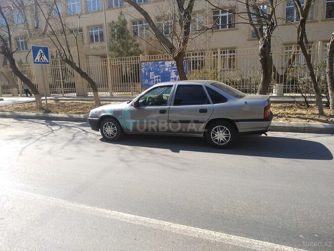 Opel Vectra 1992, 150,000 km - 1.8 l - Bakı