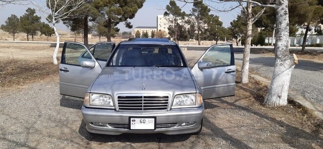 Mercedes C 230 2000, 166,402 km - 2.3 l - Naftalan