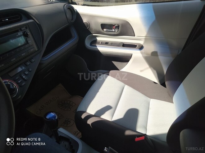 Toyota Prius C 2013, 30,000 km - 1.5 l - Bakı