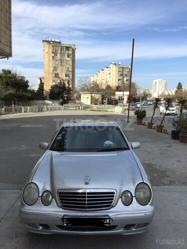 Mercedes E 240 1999, 325,600 km - 2.4 l - Bakı