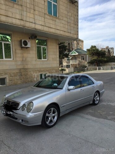 Mercedes E 240 1999, 325,600 km - 2.4 l - Bakı
