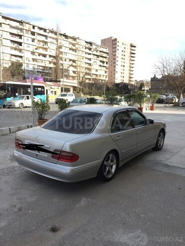 Mercedes E 240 1999, 325,600 km - 2.4 l - Bakı