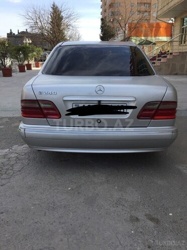 Mercedes E 240 1999, 325,600 km - 2.4 l - Bakı