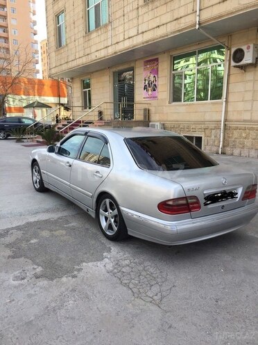 Mercedes E 240 1999, 325,600 km - 2.4 l - Bakı