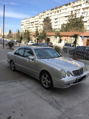 Mercedes E 240 1999, 325,600 km - 2.4 l - Bakı