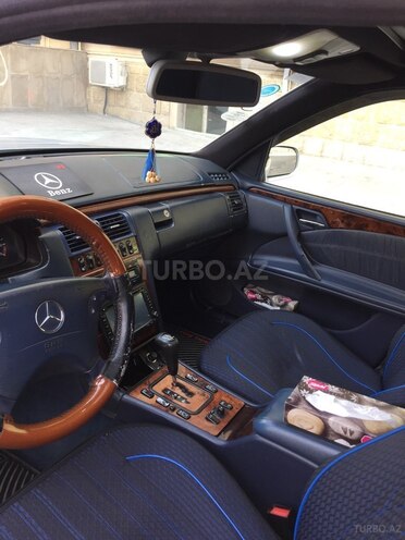 Mercedes E 240 1999, 325,600 km - 2.4 l - Bakı