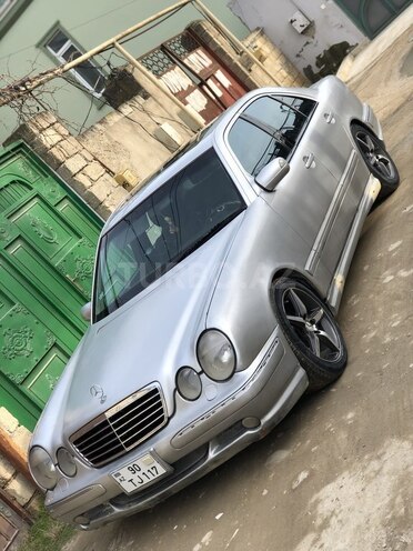 Mercedes E 430 2001, 400,000 km - 4.3 l - Lerik
