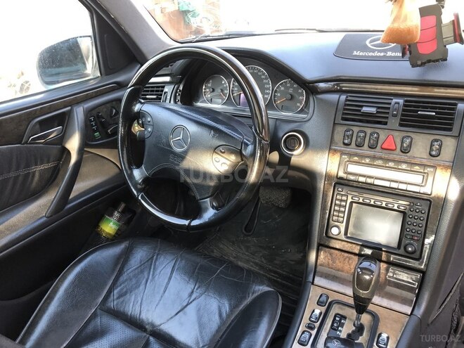 Mercedes E 430 2001, 400,000 km - 4.3 l - Lerik