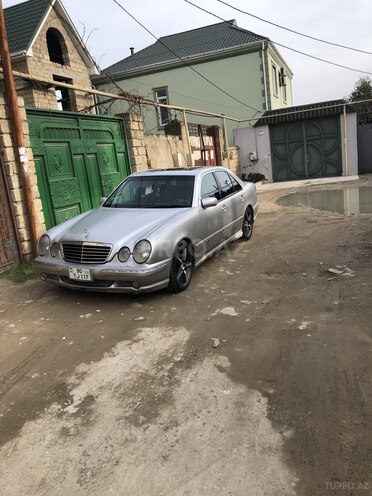 Mercedes E 430 2001, 400,000 km - 4.3 l - Lerik