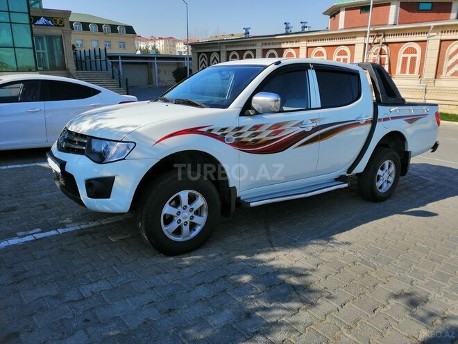 Mitsubishi L200 2015, 152,000 km - 2.5 l - Bakı