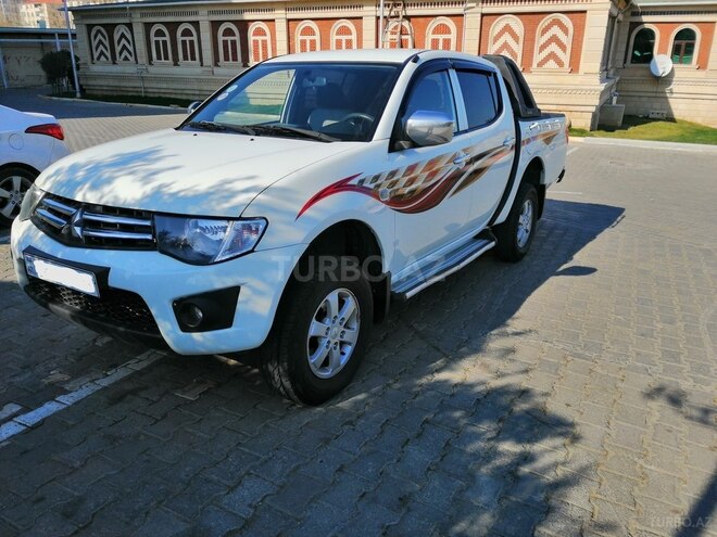 Mitsubishi L200 2015, 152,000 km - 2.5 l - Bakı