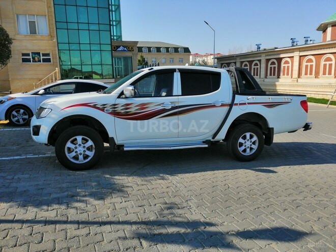 Mitsubishi L200 2015, 152,000 km - 2.5 l - Bakı