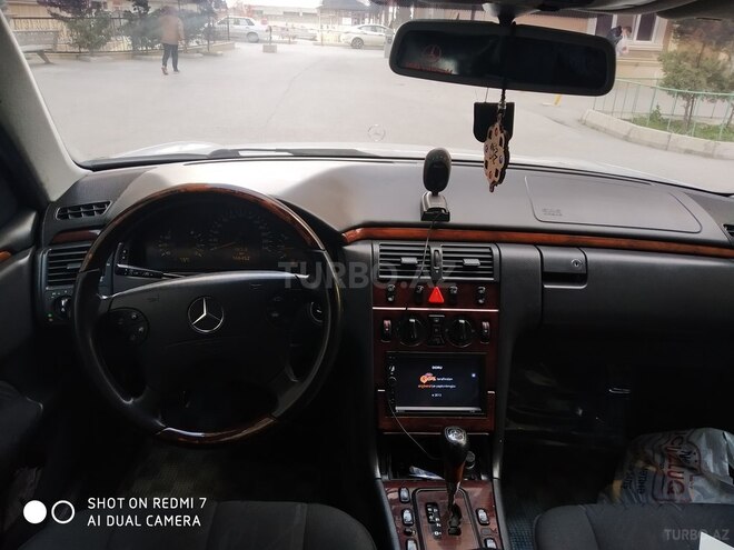 Mercedes E 240 1999, 166,500 km - 2.4 л - Bakı