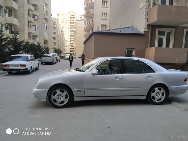 Mercedes E 240 1999, 166,500 km - 2.4 л - Bakı