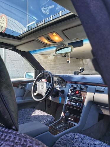 Mercedes E 230 1996, 326,000 km - 2.3 l - Bakı