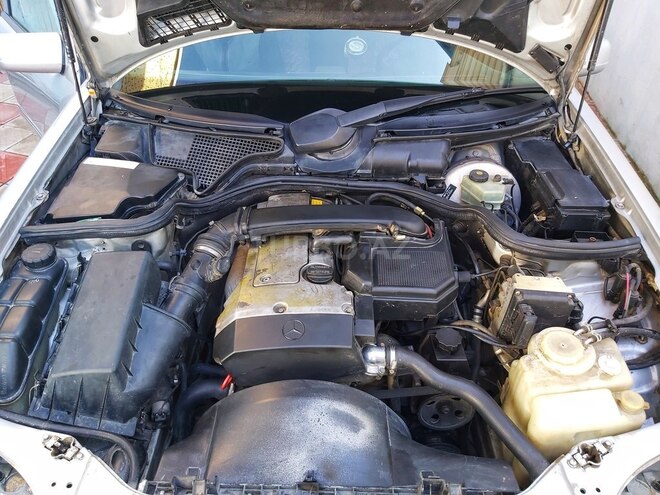 Mercedes E 230 1996, 326,000 km - 2.3 l - Bakı
