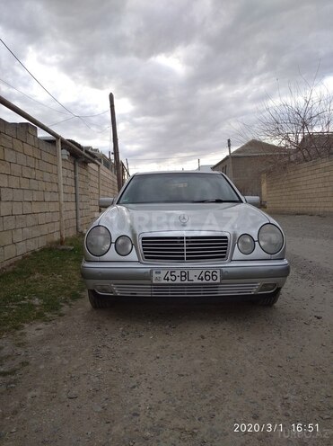 Mercedes E 240 1999, 213,452 km - 2.4 l - Mingəçevir