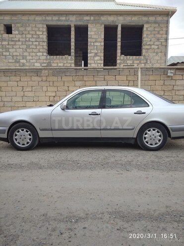 Mercedes E 240 1999, 213,452 km - 2.4 l - Mingəçevir