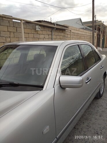 Mercedes E 240 1999, 213,452 km - 2.4 l - Mingəçevir