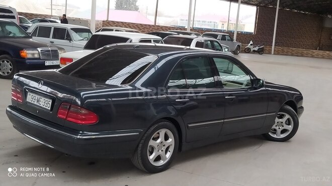 Mercedes E 240 2000, 185,600 km - 2.6 l - Gəncə