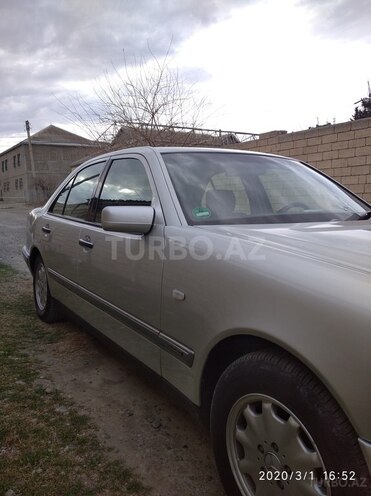 Mercedes E 240 1999, 213,452 km - 2.4 l - Mingəçevir