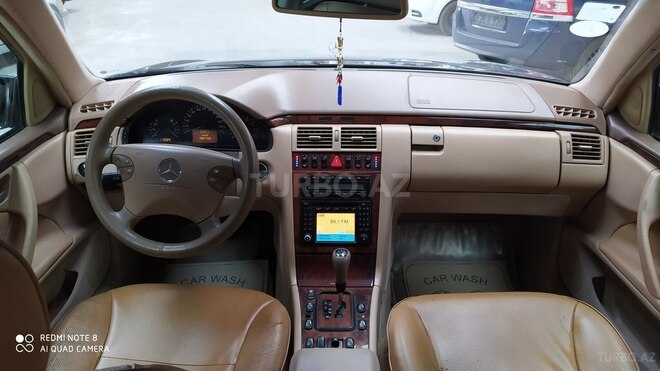 Mercedes E 240 2000, 185,600 km - 2.6 l - Gəncə
