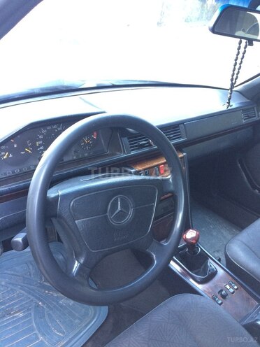 Mercedes E 200 1995, 22,355 km - 0.2 l - Bakı