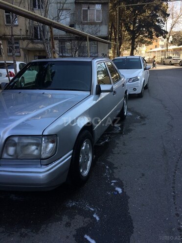 Mercedes E 200 1995, 22,355 km - 0.2 l - Bakı