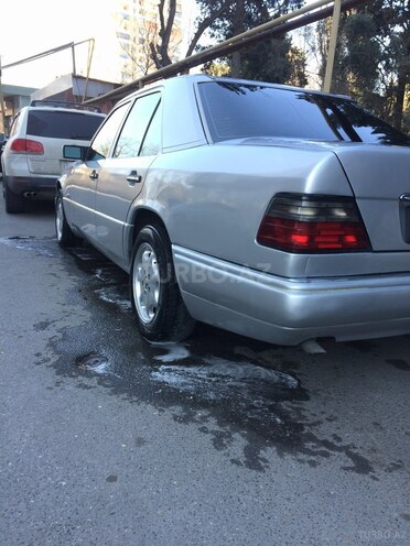 Mercedes E 200 1995, 22,355 km - 0.2 l - Bakı