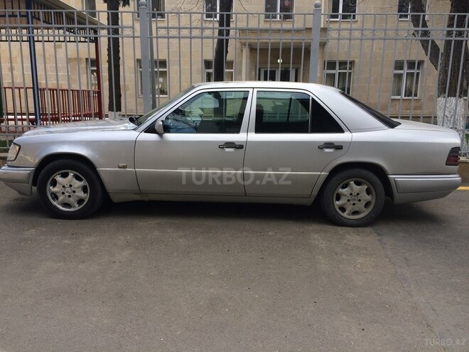 Mercedes E 200 1995, 22,355 km - 0.2 l - Bakı