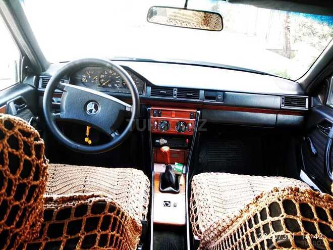 Mercedes E 250 1990, 736,400 km - 2.5 l - Bakı
