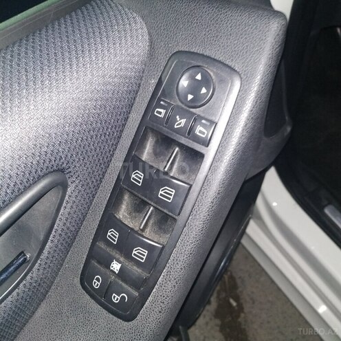 Mercedes B 180 2010, 137,200 km - 1.7 l - Bakı