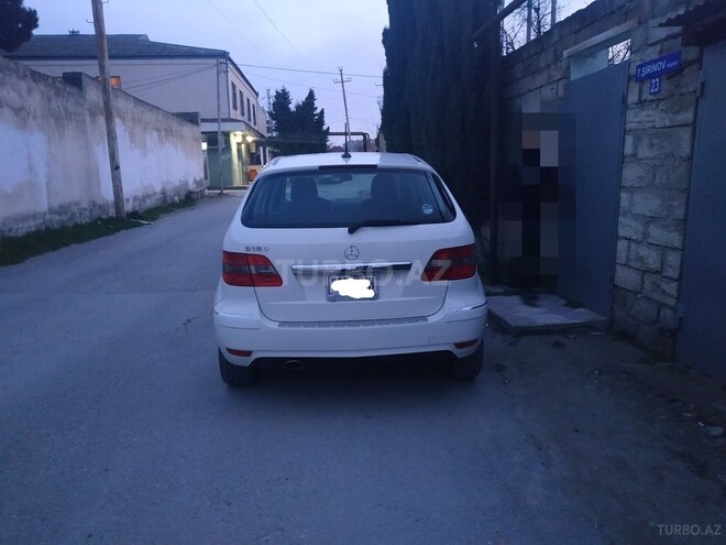 Mercedes B 180 2010, 137,200 km - 1.7 l - Bakı