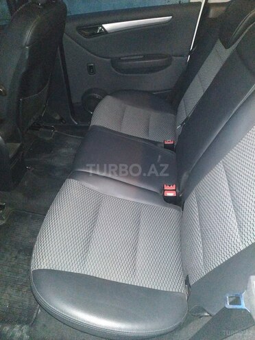 Mercedes B 180 2010, 137,200 km - 1.7 l - Bakı