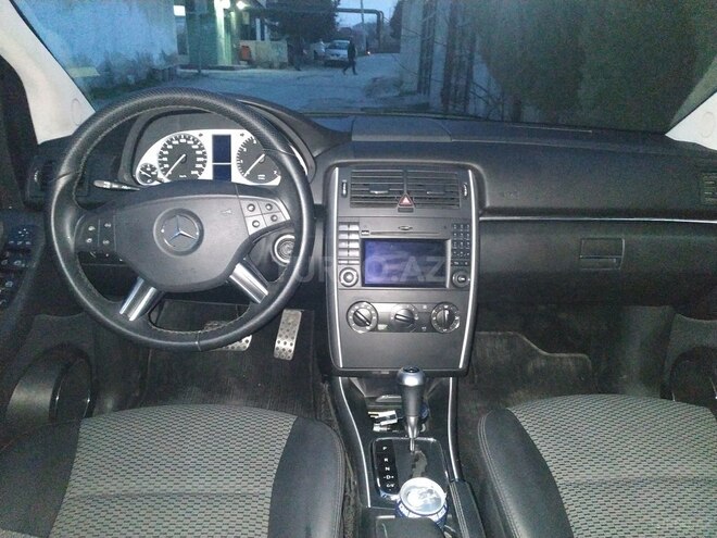 Mercedes B 180 2010, 137,200 km - 1.7 l - Bakı