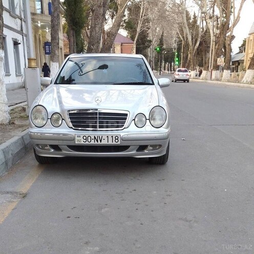 Mercedes E 320 2001, 175,000 km - 0.4 l - Göyçay