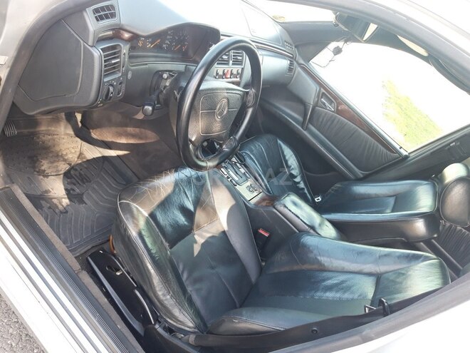 Mercedes E 230 1996, 287,000 km - 2.3 л - Sumqayıt