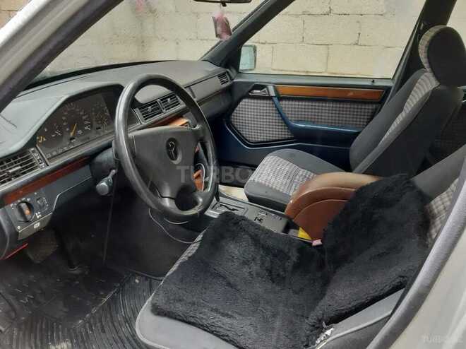 Mercedes E 260 1991, 293,625 km - 2.6 л - Bakı