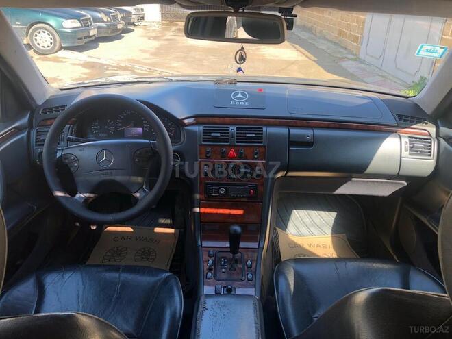 Mercedes E 240 1999, 390,000 km - 2.4 l - Bakı