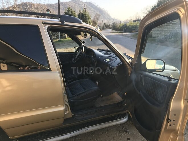 Chevrolet Niva 2004, 185,000 km - 1.7 l - Astara