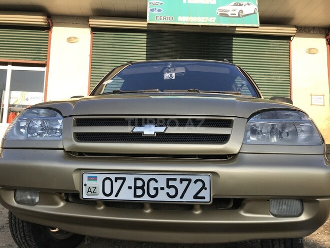 Chevrolet Niva 2004, 185,000 km - 1.7 l - Astara