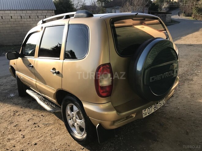 Chevrolet Niva 2004, 185,000 km - 1.7 l - Astara